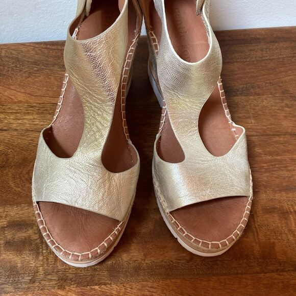 Gentle Souls Gold Elyssa Easy T-Strap Wedge Espadrilles - Picture 3 of 11